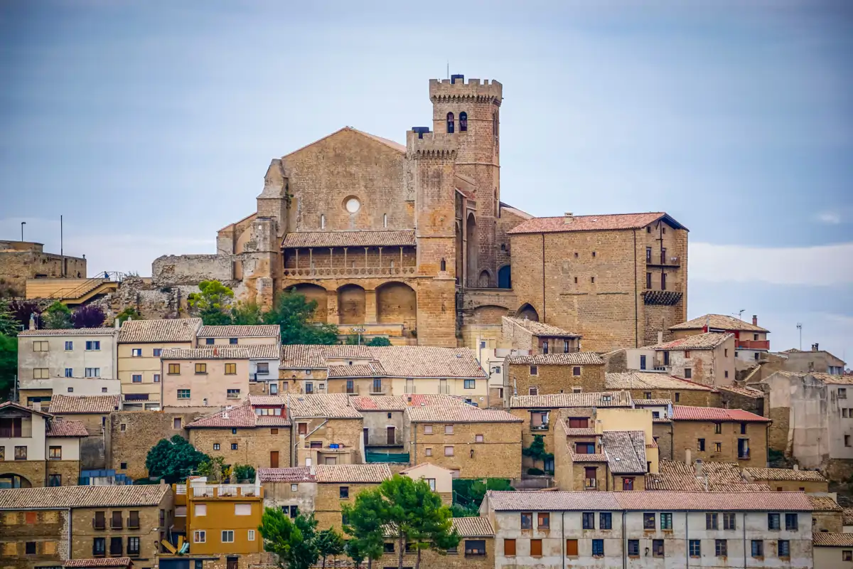 Eglise forteresse d'Uxue